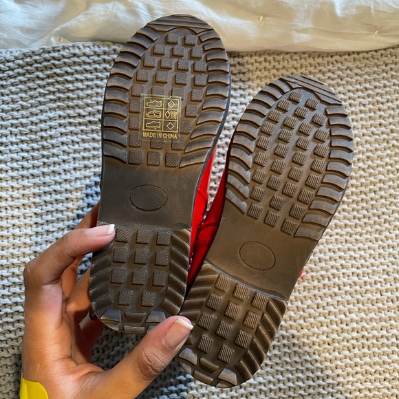 Red Boots - Picture 5 of 7